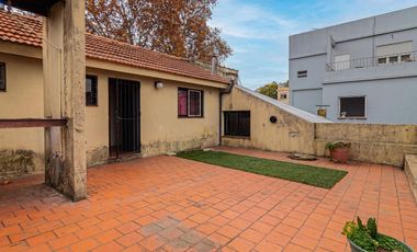 VENTA • OLIVOS • CASA • 6 AMBIENTES • 3 COCHERAS