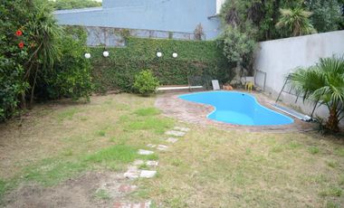 Casa de 5 ambientes en alquiler en Acassuso