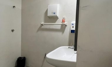 VENTA- OFICINA AL FRENTE SOBRE AV MITRE