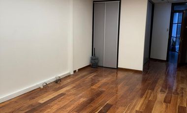 VENTA- OFICINA AL FRENTE SOBRE AV MITRE