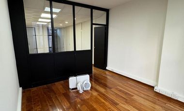 VENTA- OFICINA AL FRENTE SOBRE AV MITRE