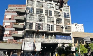 VENTA- OFICINA AL FRENTE SOBRE AV MITRE