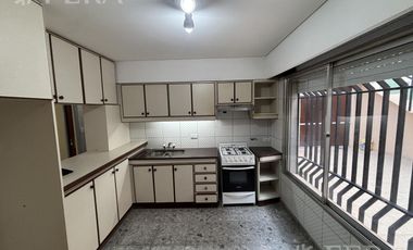 Alquiler de PH 3 ambientes en Sarandi