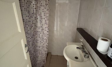 Casa 3 ambientes gran jardín. Martínez.