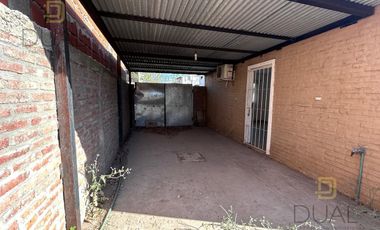 VENTA CASA AL FRENTE EN PH – 2 DORMITORIOS – COCHERA Y PATIO – APTA CRÉDITO