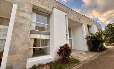 SE RENTA CASA DE 3 HABITACIONES AL NORTE DE ARMENIA - CONJUNTO CERRADO