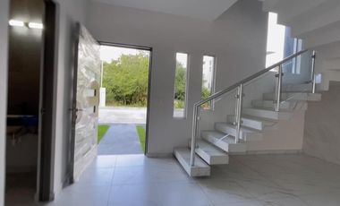 Hermosa casa 3 hab, 3.5 baños, jacuzzi y alberca en Playa del Carmen