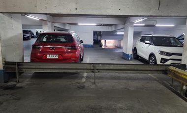 OPORTUNIAD!!! AMPLIO ESTACIONAMIENTO SANTIAGO CENTRO