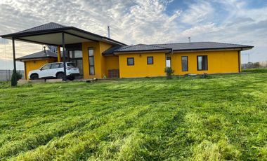 VENDE CASA EN LOTEO LAUREL DE ORO CAMINO A COIHUECO KM 7,5