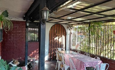 Casa en villa cerrada,  a pasos del Metro Trinidad