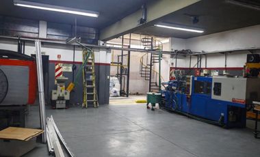 Alquiler fabrica local industrial en Caseros