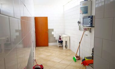 Alquiler fabrica local industrial en Caseros
