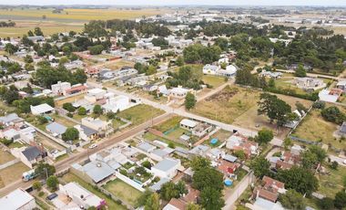 CASA CON PARQUE Y PILETA A LA VENTA TANDIL