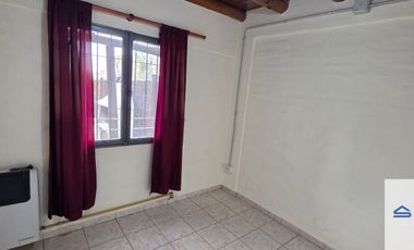 Casa en alquiler c/ cochera en Lunlunta