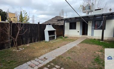 Casa en alquiler c/ cochera en Lunlunta