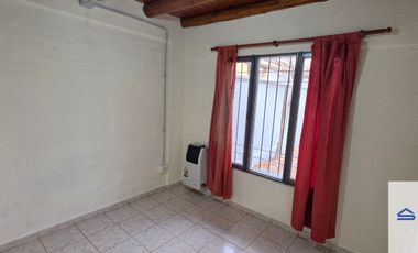 Casa en alquiler c/ cochera en Lunlunta