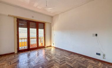 VENTA CASA EN BLOCK 2 AMB + 4 AMB DON BOSCO