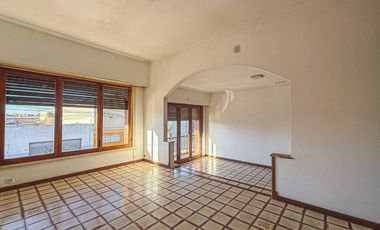 VENTA CASA EN BLOCK 2 AMB + 4 AMB DON BOSCO