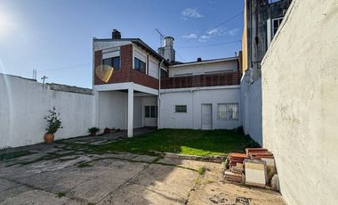 VENTA CASA EN BLOCK 2 AMB + 4 AMB DON BOSCO