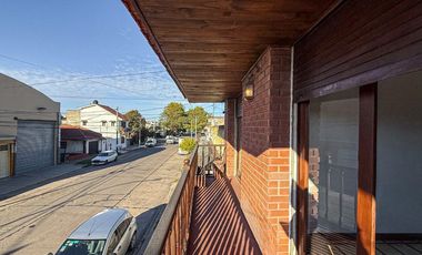 VENTA CASA EN BLOCK 2 AMB + 4 AMB DON BOSCO