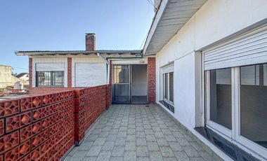 VENTA CASA EN BLOCK 2 AMB + 4 AMB DON BOSCO