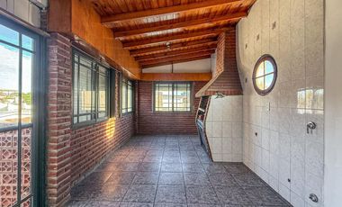 VENTA CASA EN BLOCK 2 AMB + 4 AMB DON BOSCO