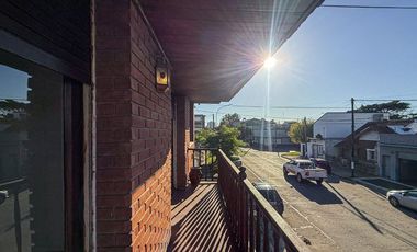 VENTA CASA EN BLOCK 2 AMB + 4 AMB DON BOSCO
