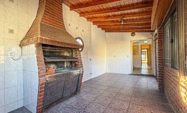 VENTA CASA EN BLOCK 2 AMB + 4 AMB DON BOSCO