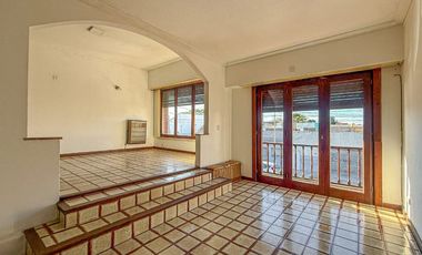 VENTA CASA EN BLOCK 2 AMB + 4 AMB DON BOSCO
