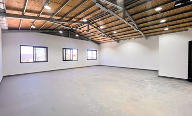 Venta galpon con oficinas a estrenar Las Avenidas