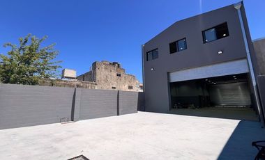 Venta galpon con oficinas a estrenar Las Avenidas