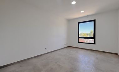 Venta galpon con oficinas a estrenar Las Avenidas