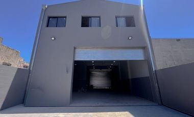 Venta galpon con oficinas a estrenar Las Avenidas
