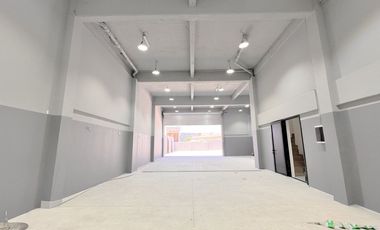 Venta galpon con oficinas a estrenar Las Avenidas