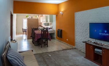 CASA DOS DORM + COCHERA Y PATIO VILLA CONSTITUCION