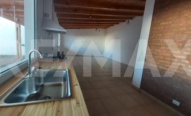 ALQUILER CASA MONOAMBIENTE CON PATIO Y COCHERA