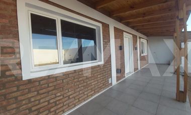 ALQUILER CASA MONOAMBIENTE CON PATIO Y COCHERA