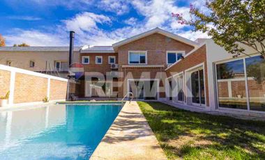 ALQUILER CASA CON PILETA EN JARDINES DEL REY