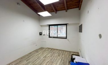 SE VENDEN OFICINA CORPORATIVA CON DEPOSITO