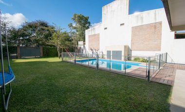 GRAN CASA SOBRE CALLE DEL SOL A METROS DE LA RUTA
