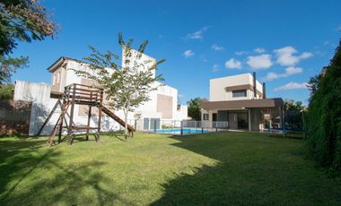 GRAN CASA SOBRE CALLE DEL SOL A METROS DE LA RUTA