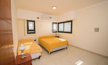 GRAN CASA SOBRE CALLE DEL SOL A METROS DE LA RUTA
