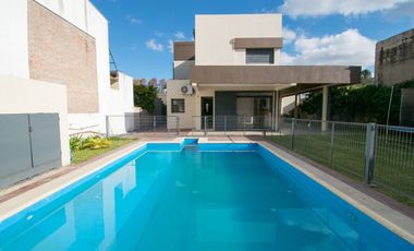 GRAN CASA SOBRE CALLE DEL SOL A METROS DE LA RUTA