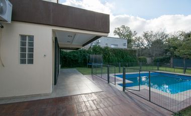 GRAN CASA SOBRE CALLE DEL SOL A METROS DE LA RUTA