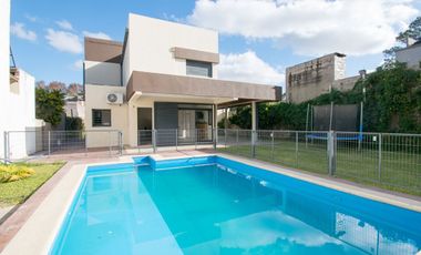 GRAN CASA SOBRE CALLE DEL SOL A METROS DE LA RUTA