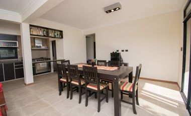 GRAN CASA SOBRE CALLE DEL SOL A METROS DE LA RUTA