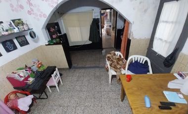 VENTA CASA 4 AMBIENTES CON PATIO SARANDI