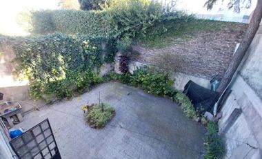 VENTA CASA 4 AMBIENTES CON PATIO SARANDI