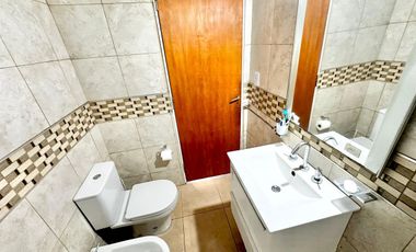 SE VENDE IMPECABLE CASA EN JARDINES DE LA COSTA II