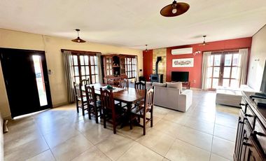SE VENDE IMPECABLE CASA EN JARDINES DE LA COSTA II